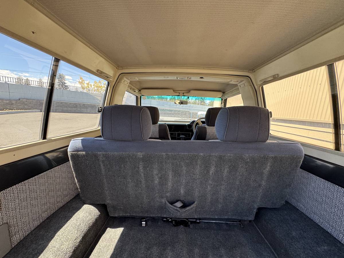 Toyota-Hzj73-diesel-1990-black-23