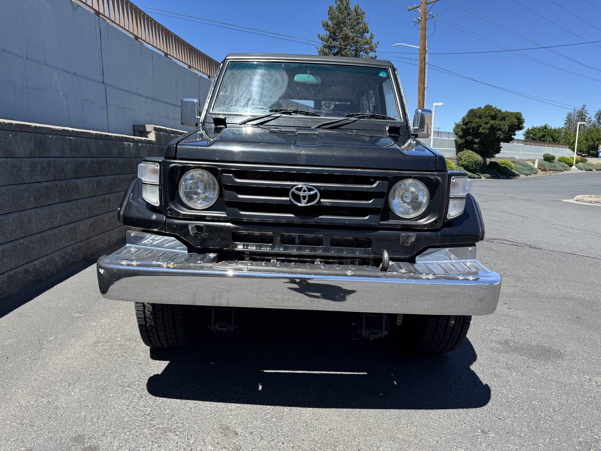Toyota-Hzj73-diesel-1990-black-3