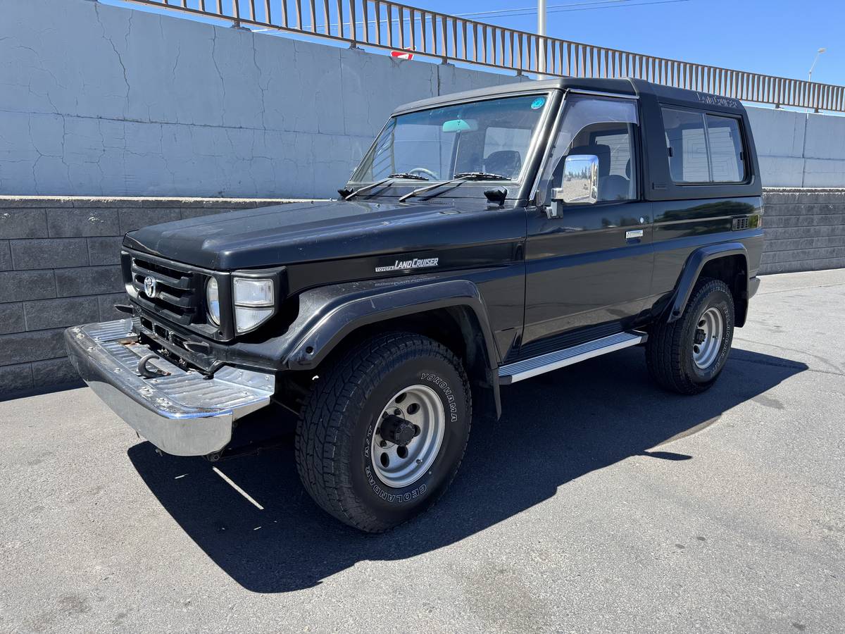 Toyota-Hzj73-diesel-1990-black-4