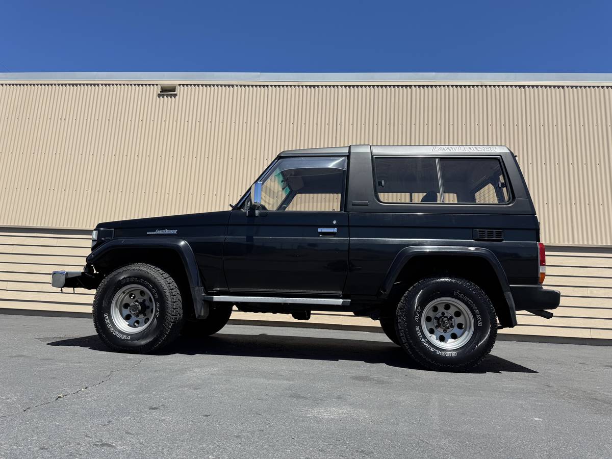 Toyota-Hzj73-diesel-1990-black-5