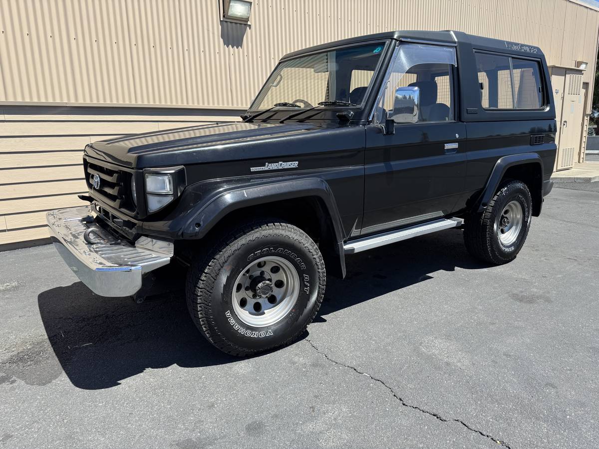 Toyota-Hzj73-diesel-1990-black-6