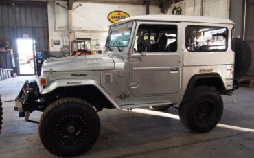 Toyota-Land-Cruiser-1976-SUV-20