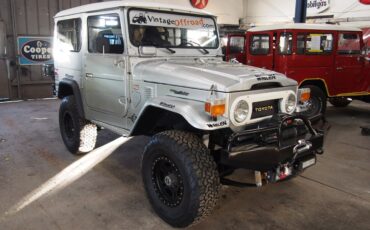 Toyota-Land-Cruiser-1976-SUV-22