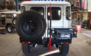 Toyota-Land-Cruiser-1976-SUV-32