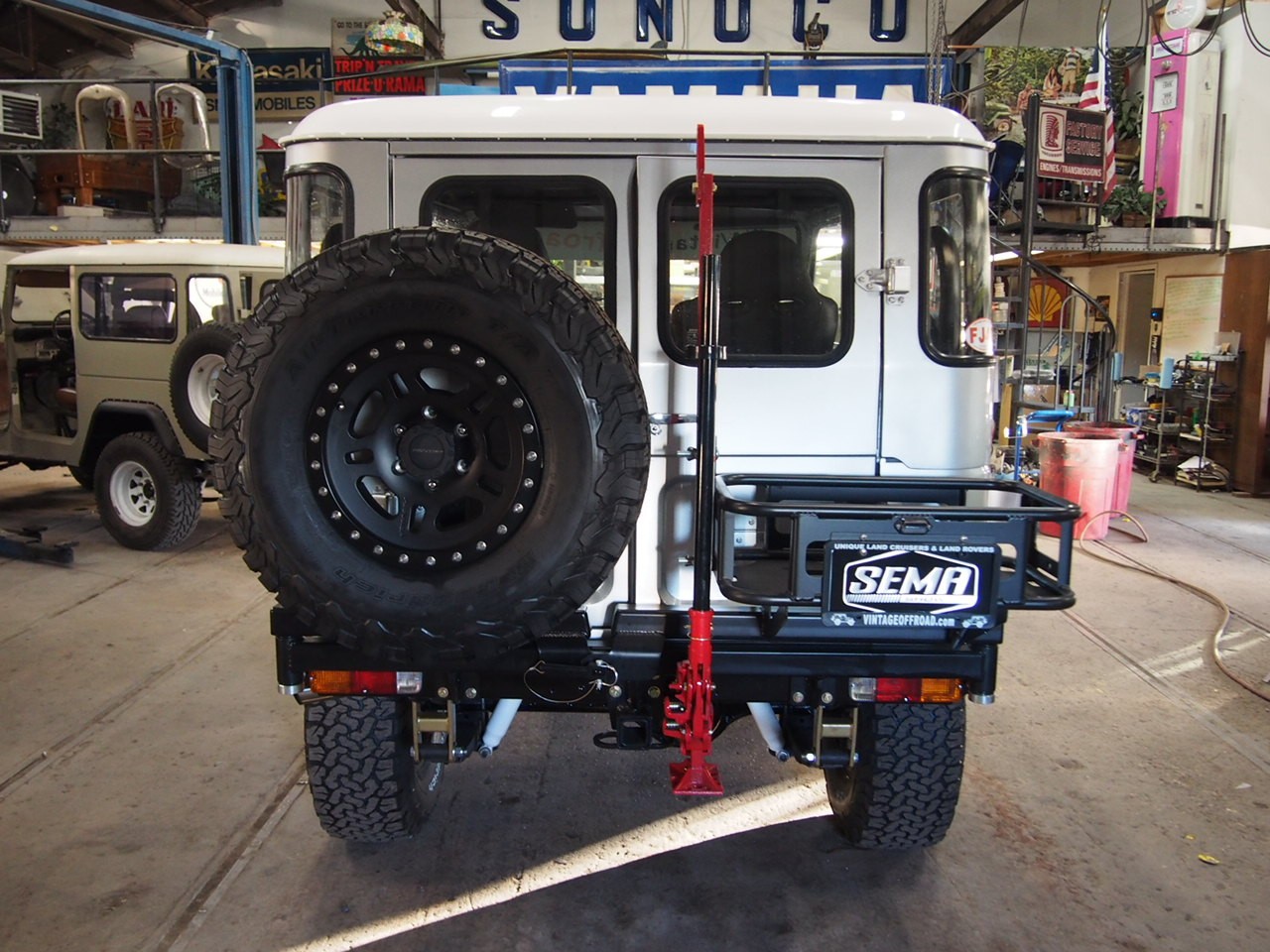 Toyota-Land-Cruiser-1976-SUV-32