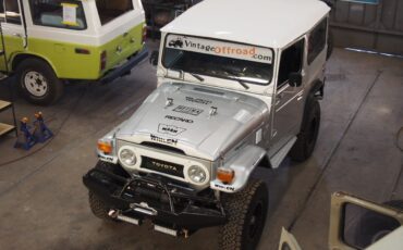 Toyota-Land-Cruiser-1976-SUV-34