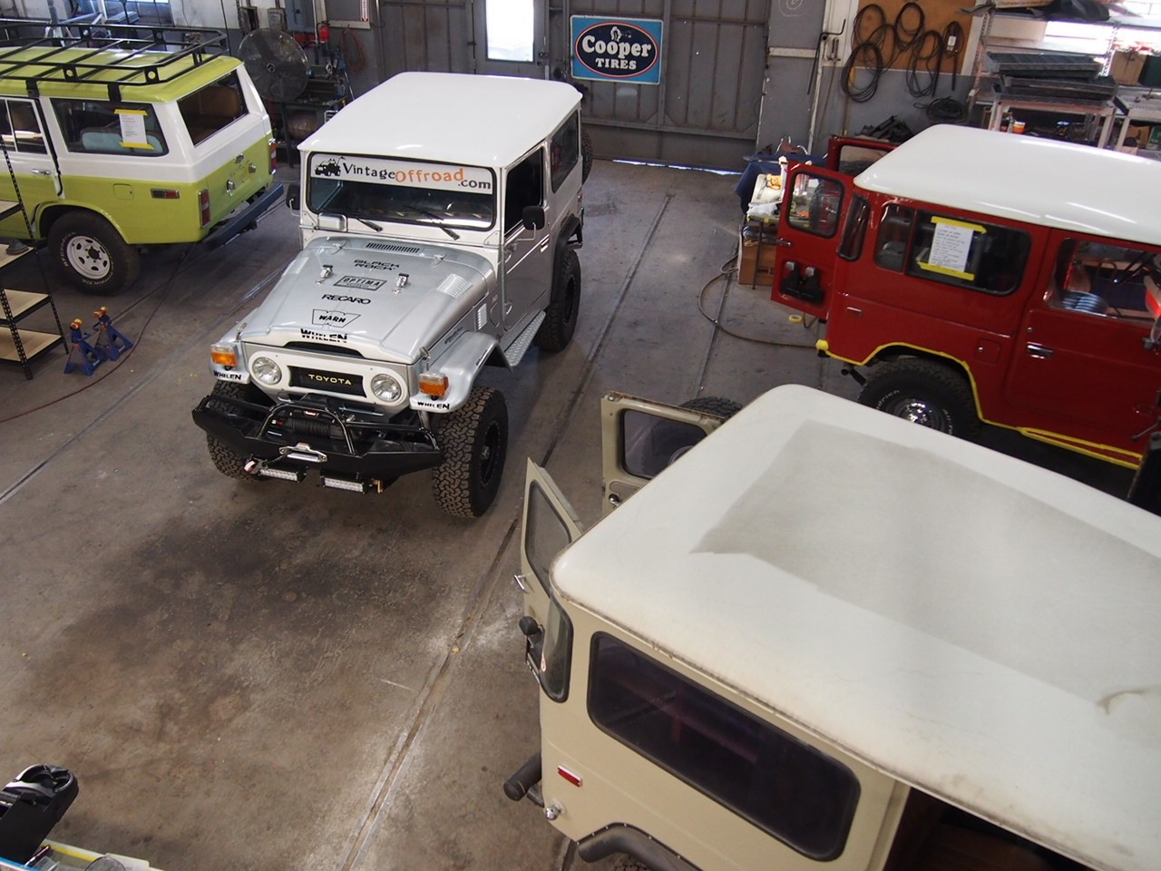 Toyota-Land-Cruiser-1976-SUV-35