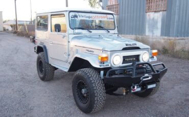 Toyota-Land-Cruiser-1976-SUV-38