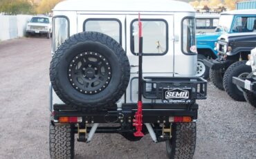 Toyota-Land-Cruiser-1976-SUV-39