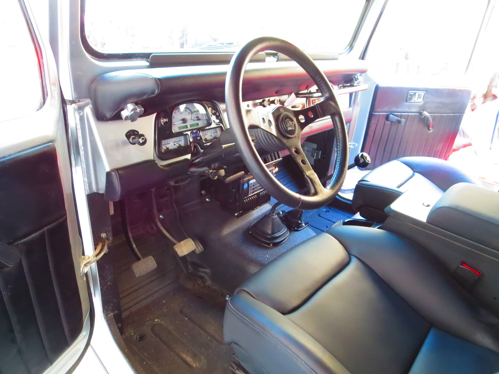 Toyota-Land-Cruiser-1976-SUV-5