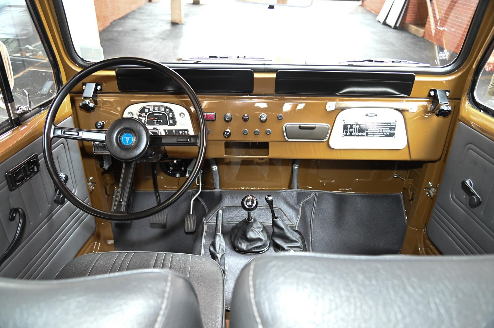 Toyota-Land-Cruiser-1979-11