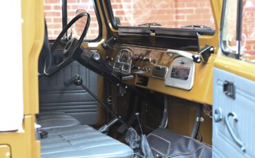 Toyota-Land-Cruiser-1979-12