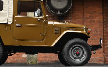 Toyota-Land-Cruiser-1979-18