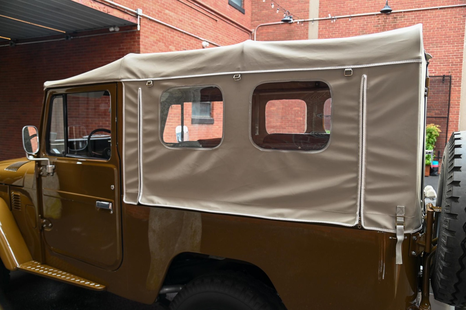 Toyota-Land-Cruiser-1979-23