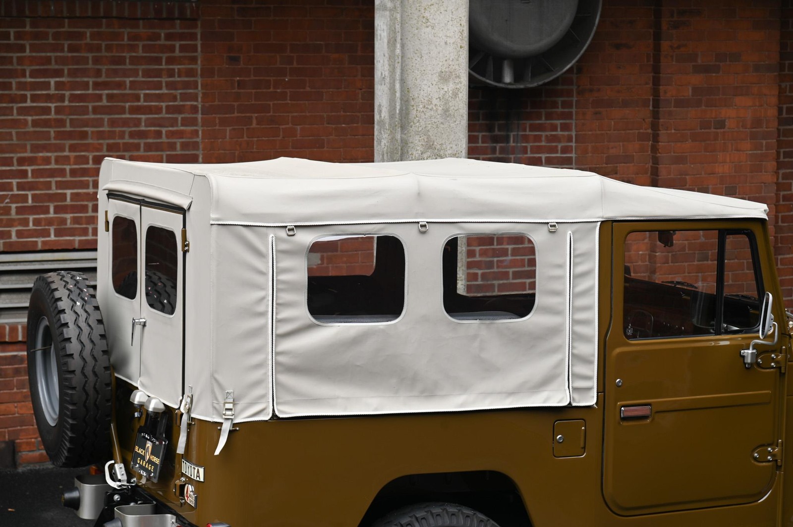 Toyota-Land-Cruiser-1979-25