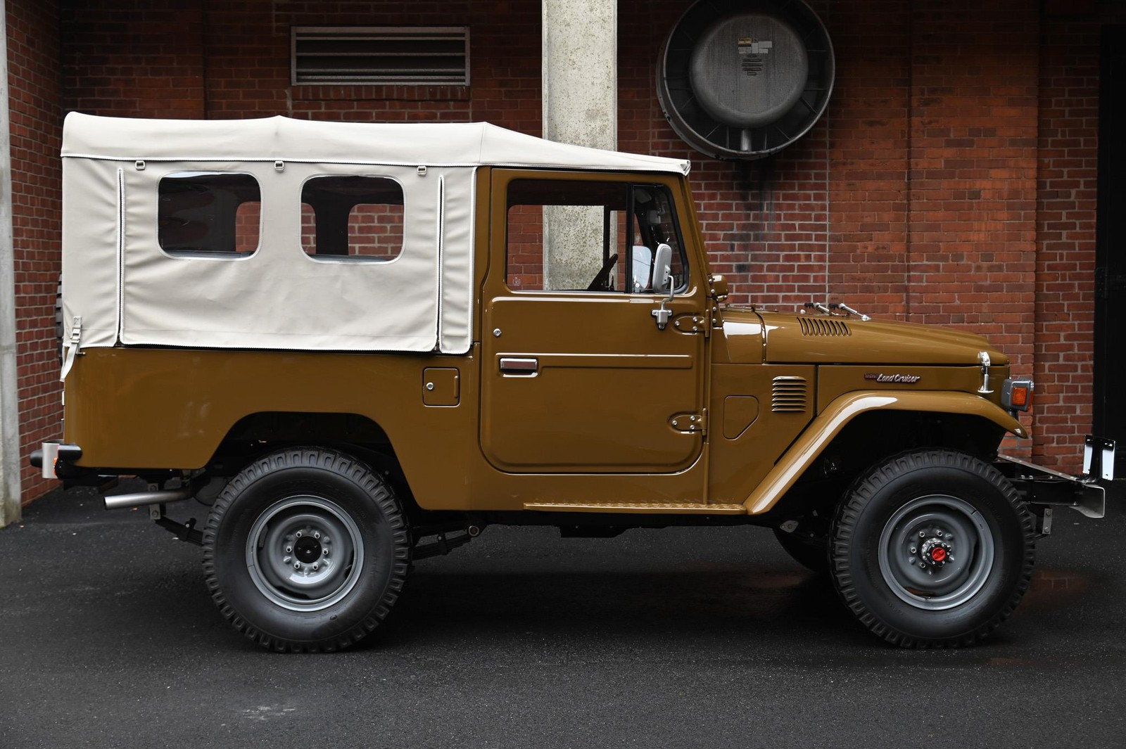 Toyota-Land-Cruiser-1979-3