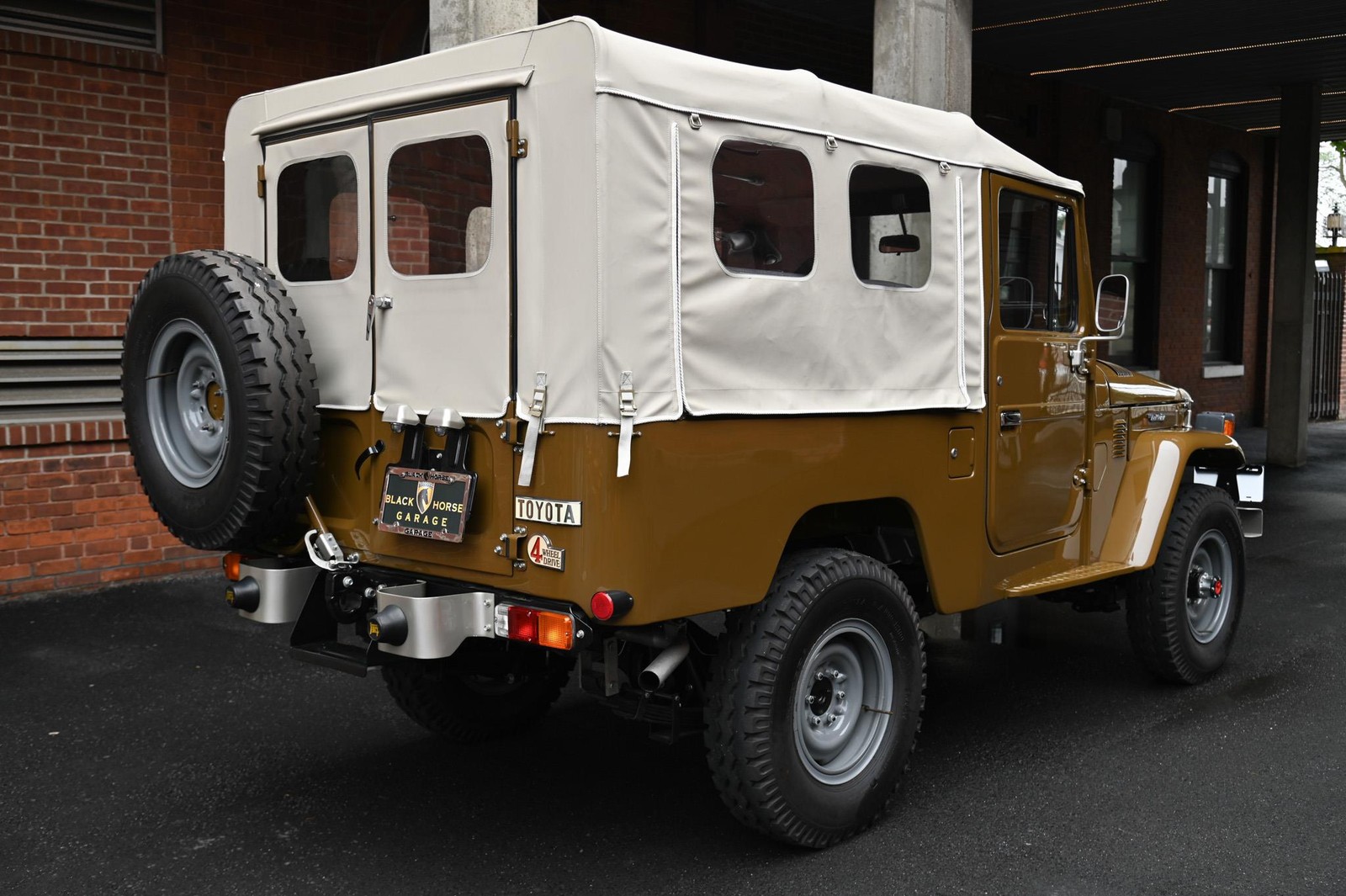 Toyota-Land-Cruiser-1979-5