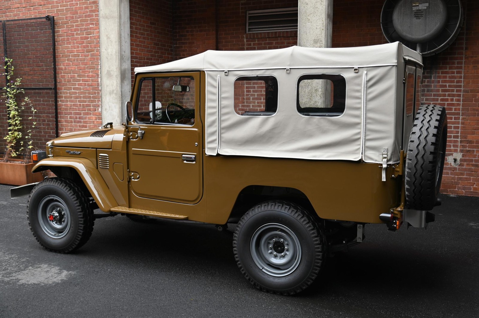 Toyota-Land-Cruiser-1979-8