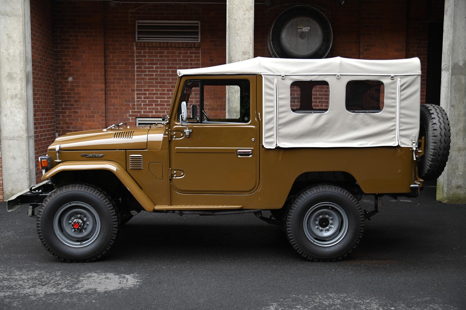 Toyota-Land-Cruiser-1979-9