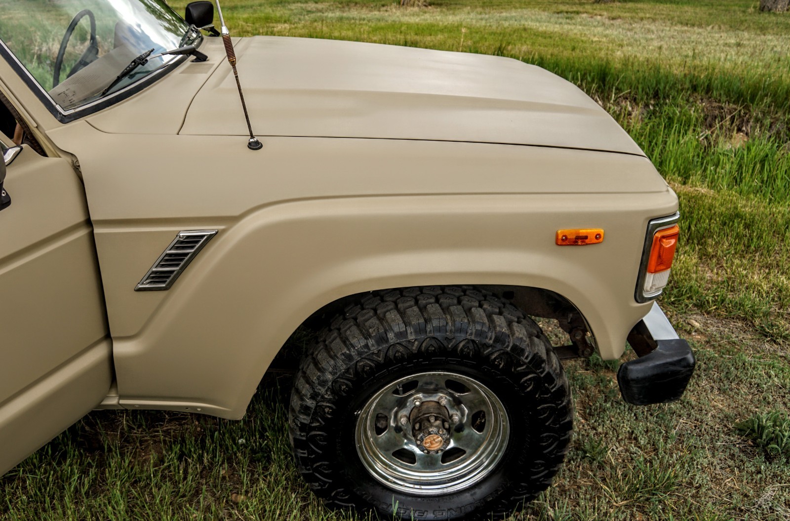 Toyota-Land-Cruiser-1984-SUV-6