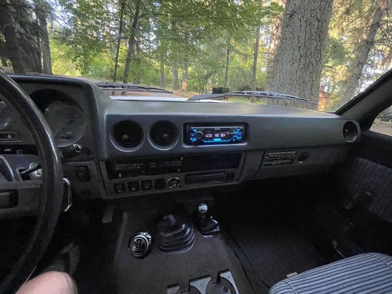Toyota-Land-Cruiser-1985-SUV-36
