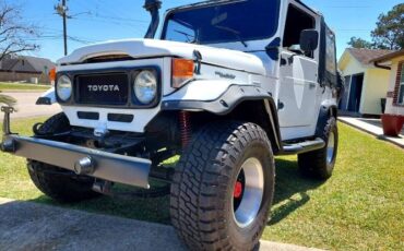 Toyota-Land-cruiser-1961-White