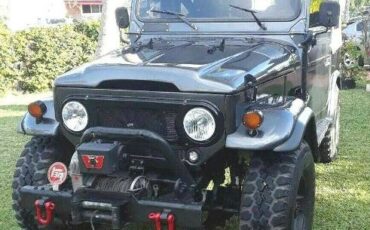 Toyota-Land-cruiser-1968-Green-13