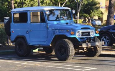 Toyota-Land-cruiser-1971-blue-1