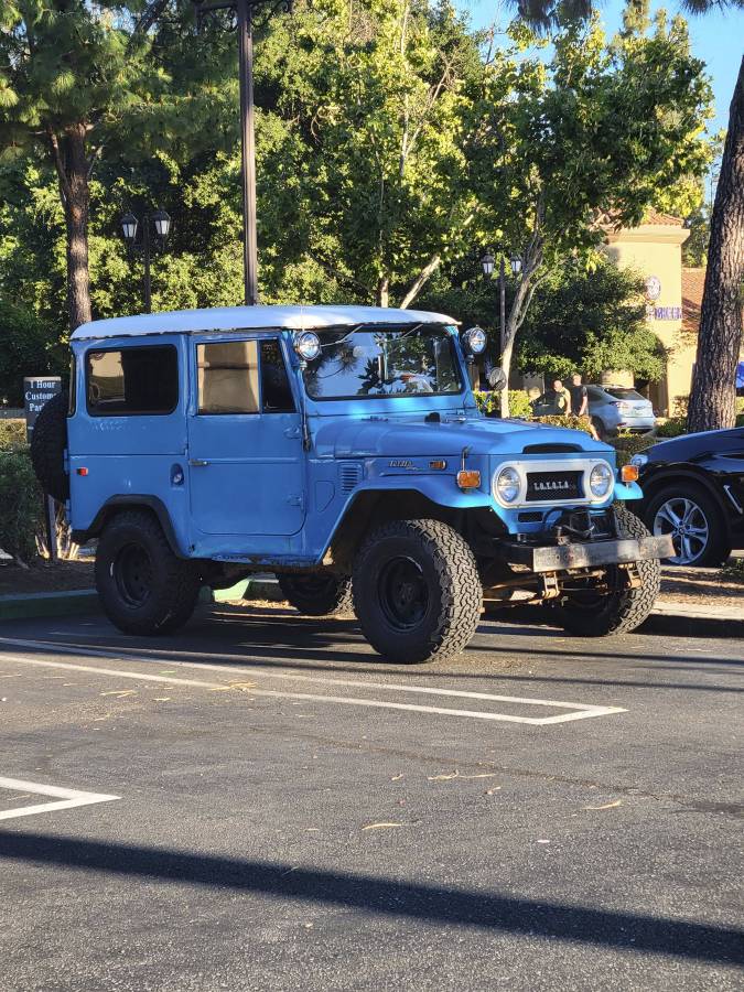 Toyota-Land-cruiser-1971-blue-1