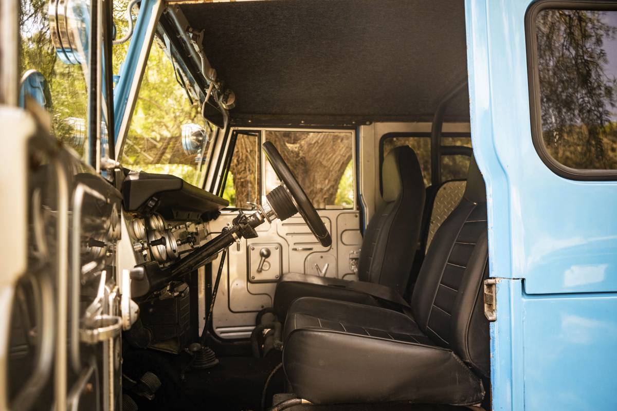 Toyota-Land-cruiser-1971-blue-4