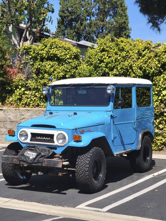 Toyota-Land-cruiser-1971-blue