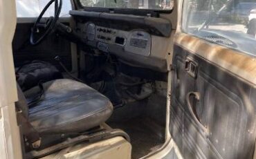 Toyota-Land-cruiser-1976-13