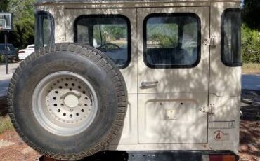 Toyota-Land-cruiser-1976-2