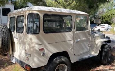 Toyota-Land-cruiser-1976-3