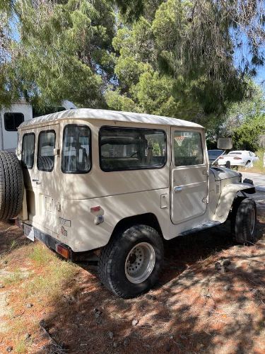 Toyota-Land-cruiser-1976-3