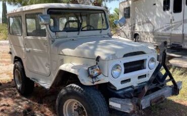 Toyota-Land-cruiser-1976-4
