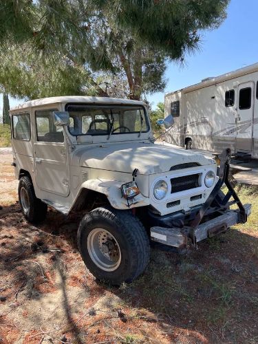 Toyota-Land-cruiser-1976-4