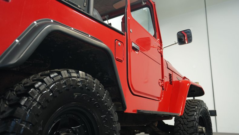 Toyota-Land-cruiser-1977-Red-Black-ampamp-Red-32