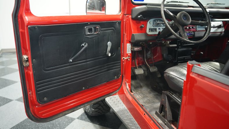 Toyota-Land-cruiser-1977-Red-Black-ampamp-Red-43