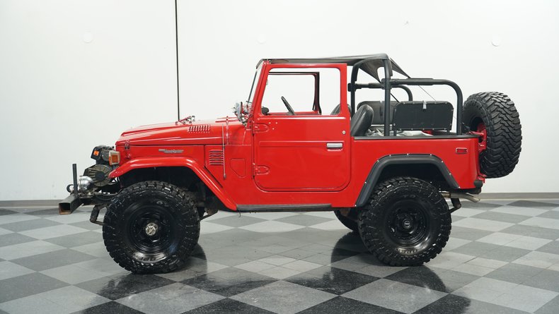 Toyota-Land-cruiser-1977-Red-Black-ampamp-Red
