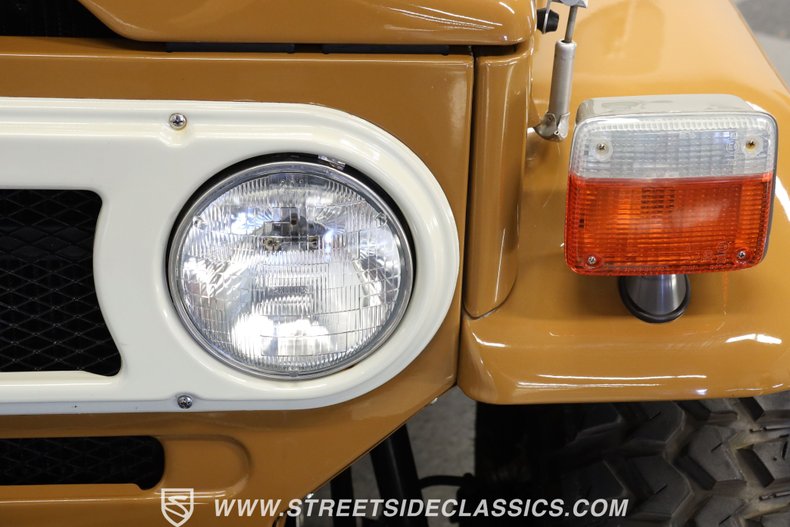 Toyota-Land-cruiser-1978-Butterscotch-Dark-Gray-1