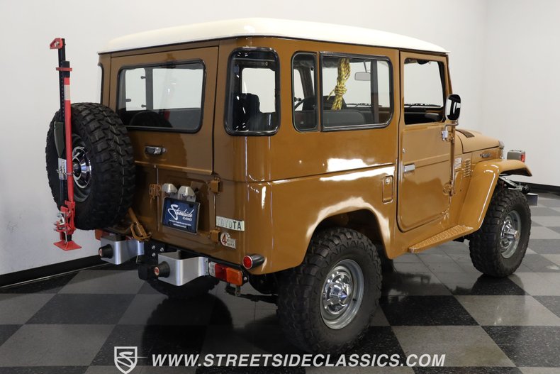 Toyota-Land-cruiser-1978-Butterscotch-Dark-Gray-10