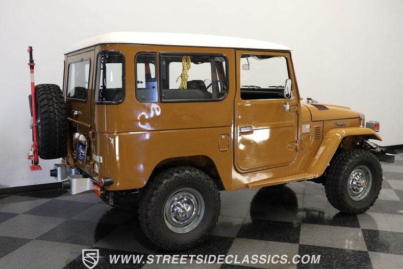 Toyota-Land-cruiser-1978-Butterscotch-Dark-Gray-11