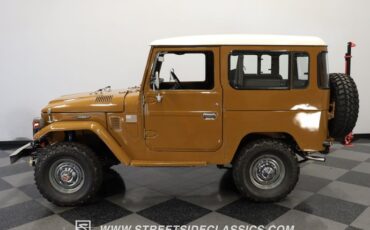 Toyota-Land-cruiser-1978-Butterscotch-Dark-Gray-2