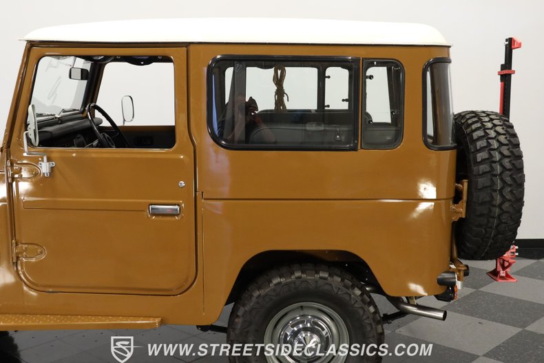 Toyota-Land-cruiser-1978-Butterscotch-Dark-Gray-22