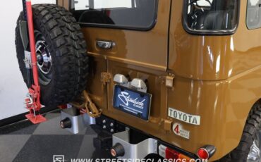 Toyota-Land-cruiser-1978-Butterscotch-Dark-Gray-23