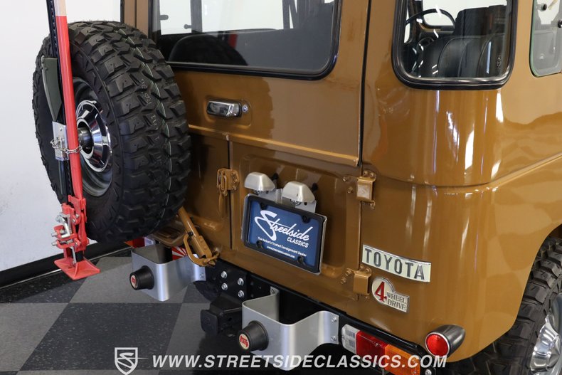 Toyota-Land-cruiser-1978-Butterscotch-Dark-Gray-23