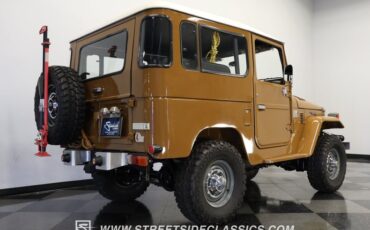 Toyota-Land-cruiser-1978-Butterscotch-Dark-Gray-24