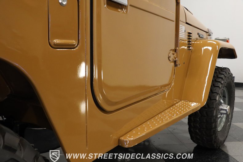 Toyota-Land-cruiser-1978-Butterscotch-Dark-Gray-25