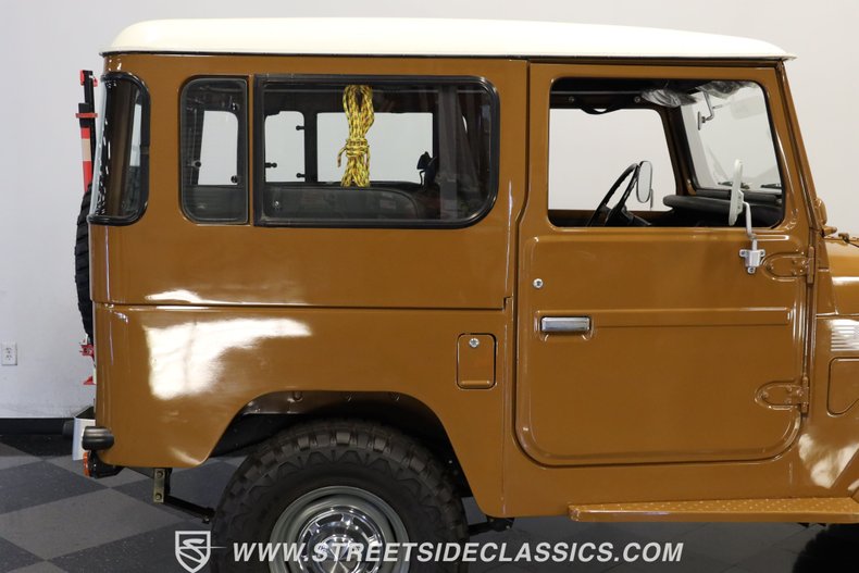 Toyota-Land-cruiser-1978-Butterscotch-Dark-Gray-26